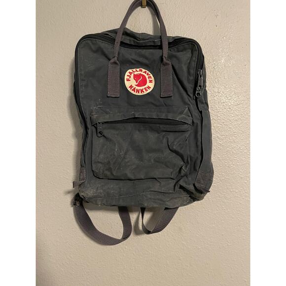 Fjallraven Kanken Classic 16L Backpack Gray Black Vinylon F Logo School Daypack - Picture 1 of 10